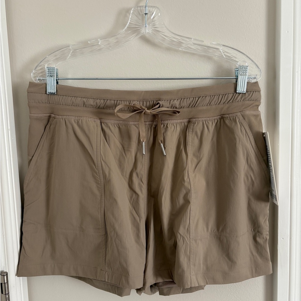 Lululemon dance studio short